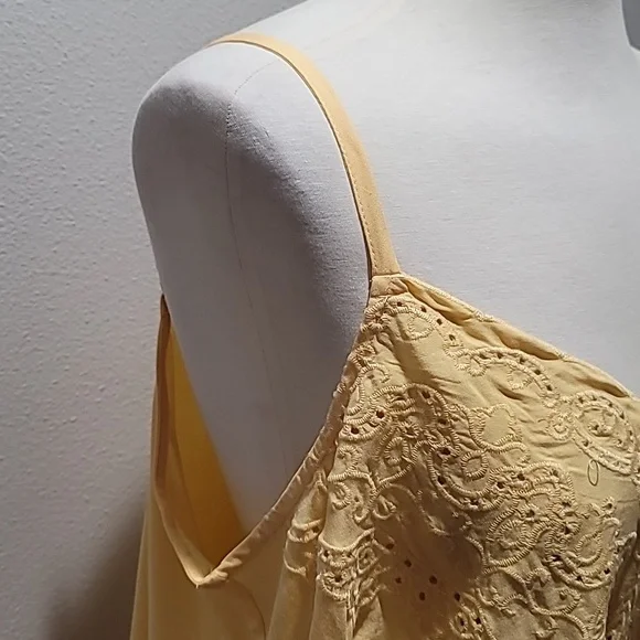 TORRID YELLOW TANK TOP EMBROIDERED EYELET CAMISOLE SLEEVELESS V NECK BLOUSE 1X - Picture 5 of 12